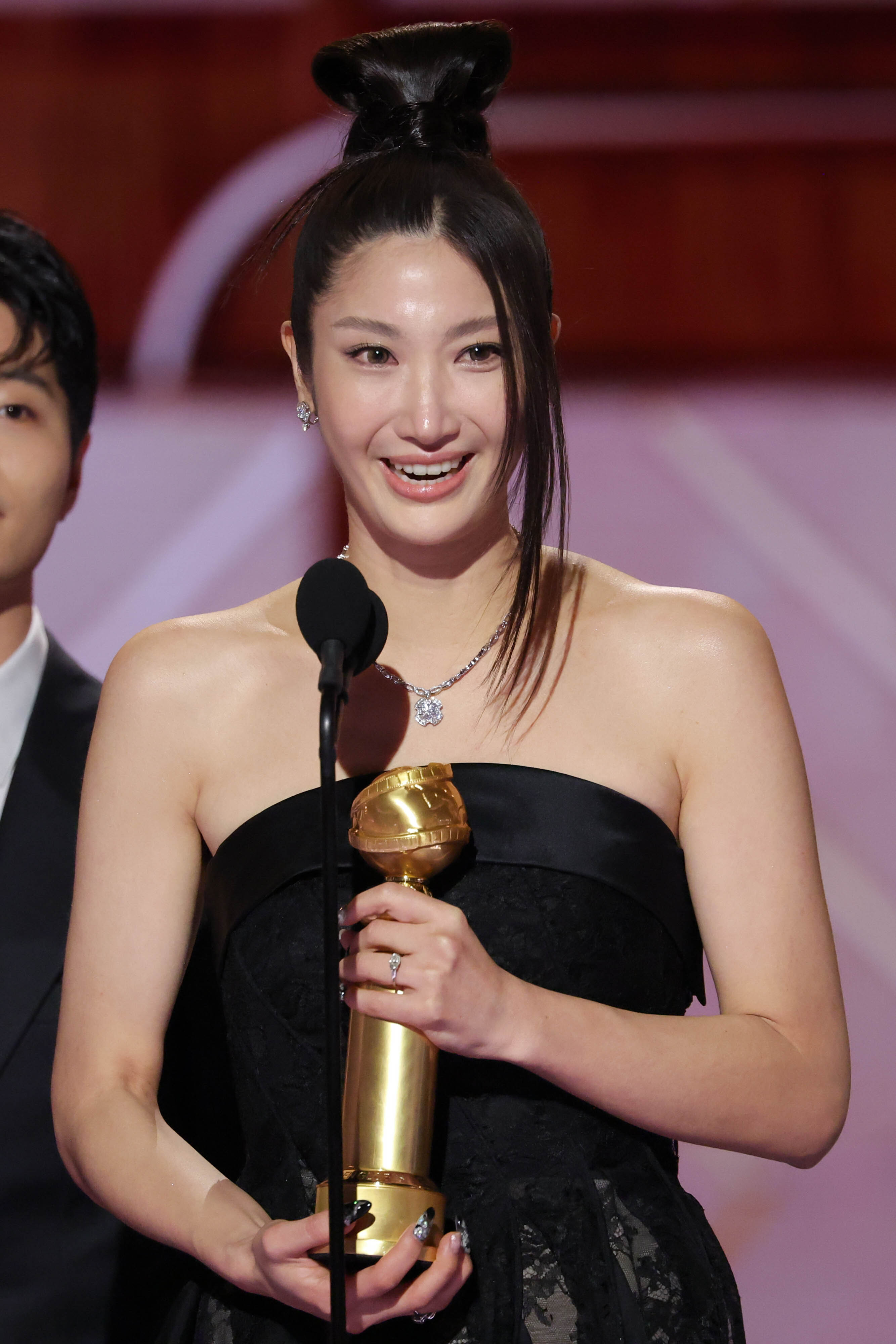 EJAE gives the speech for Best Original Song at the 2026 Golden Globes.