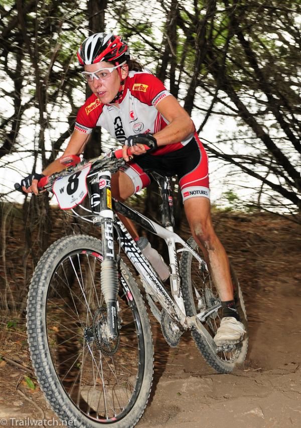 Krista Park (Cannondale/NoTubes) descending through the mesquite trees