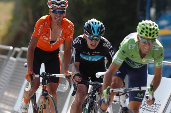 Alejandro Valverde leads Sergio Henao and Gorka Verdugo to the finish line.