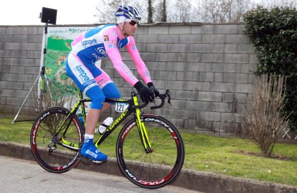 Colour co-ordination is not a big priority for Alessandro Petacchi (Lampre-Farnese Vini)