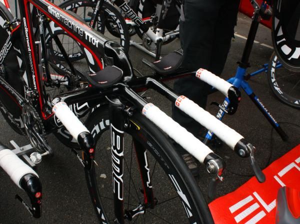 BMC created a special front end for Cadel Evans' Time Machine TT01 to accommodate his unusually low position.