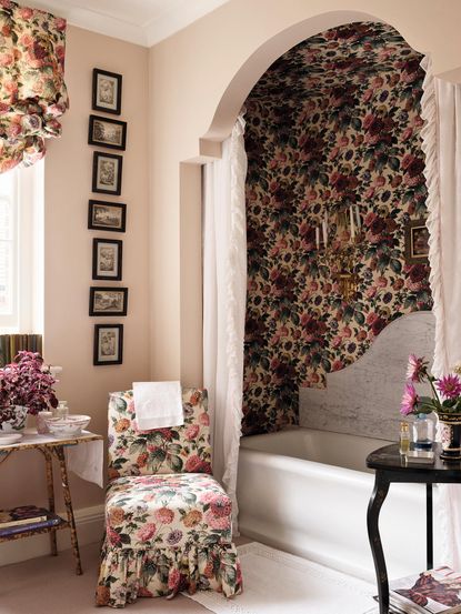 A bath in an alcove creates an intimate feel. Credit: Simon Upton