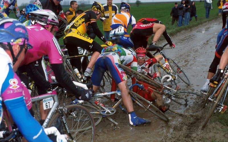 L&aacute;szl&oacute; Bodrogi at the bottom of a crash in 2001