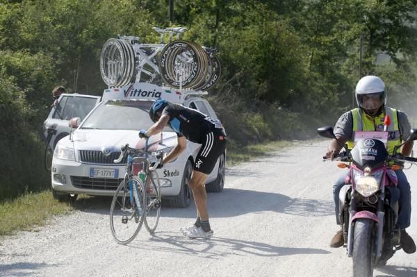A number of riders had mechanical problems during the stage