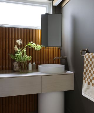 powder room with texture tiled backsplash and round white basin