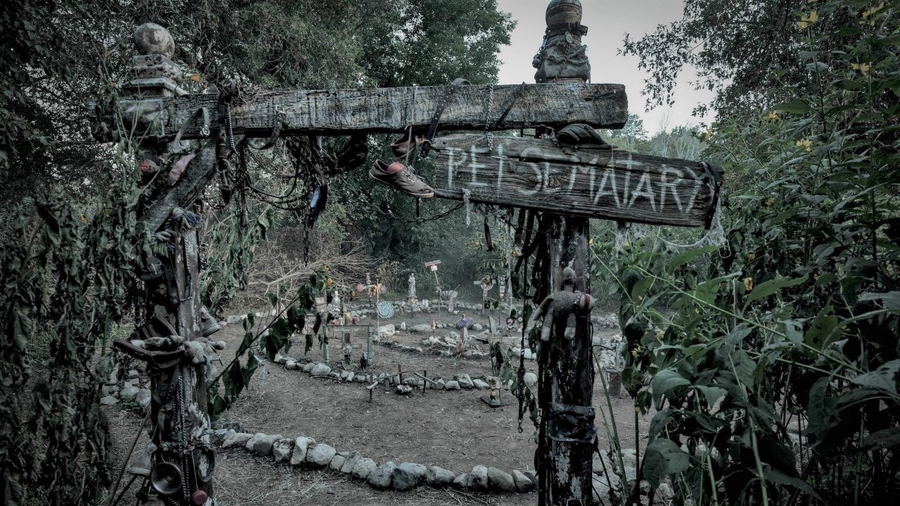 Sign going into the cemetary in Pet Sematary: Bloodlines