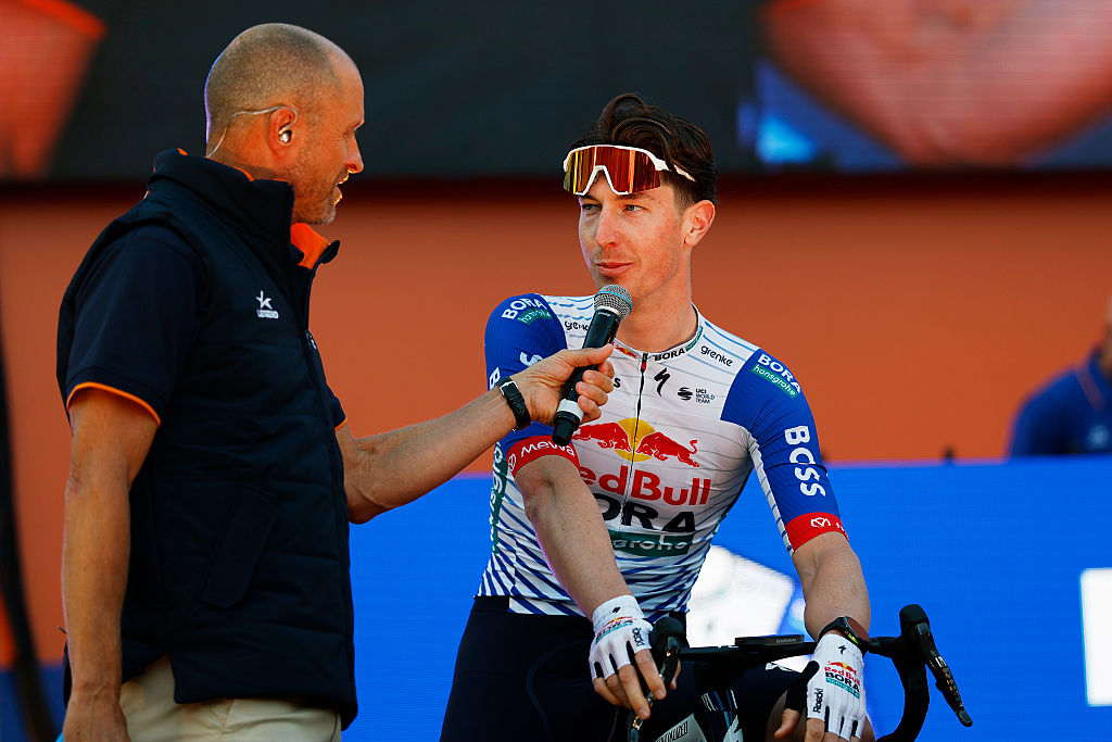 ADELAIDA, AUSTRALIA - 16 DE ENERO: Jarrad Drizners de Australia y el equipo Red Bull - BORA - hansgrohe durante el 26º Santos Tour Down Under 2026, presentación del equipo el 16 de enero de 2026 en Adelaida, Australia. (Foto de Con Chronis/Getty Images)