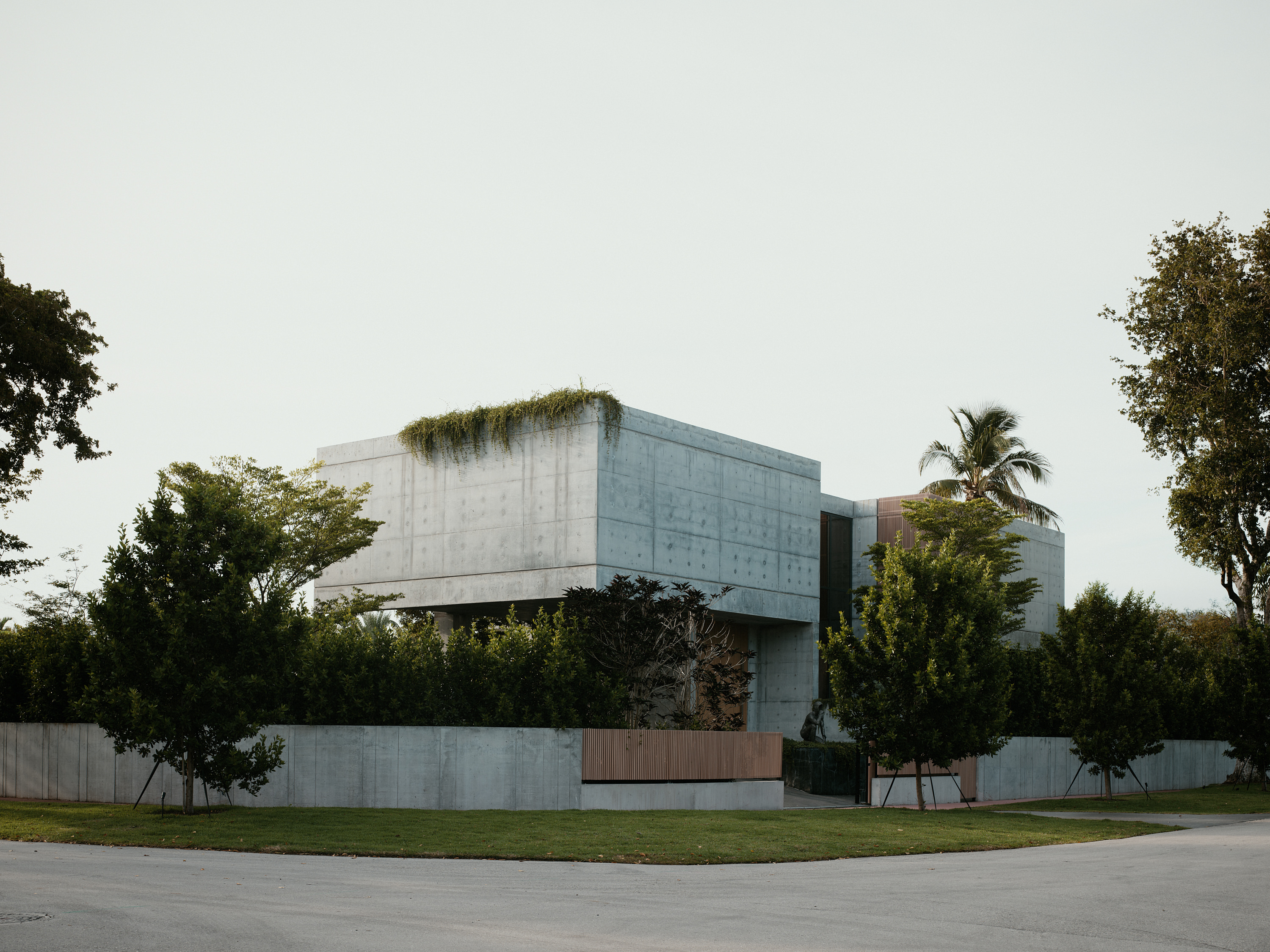 Miami house by studiokp2, a minimalist concrete building with clean surfaces and monumental volumes