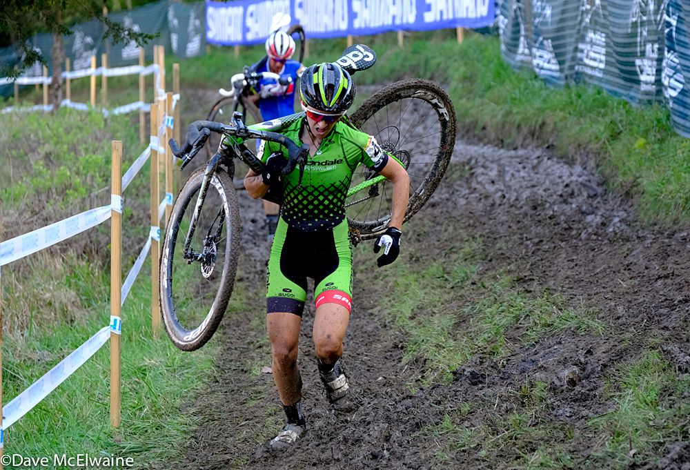 Kaitie Antonneau (USA) was trying to hold off Nash and take third place