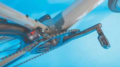 Bird's eye view to show the crank length of an Ultegra crank arm on a road bike
