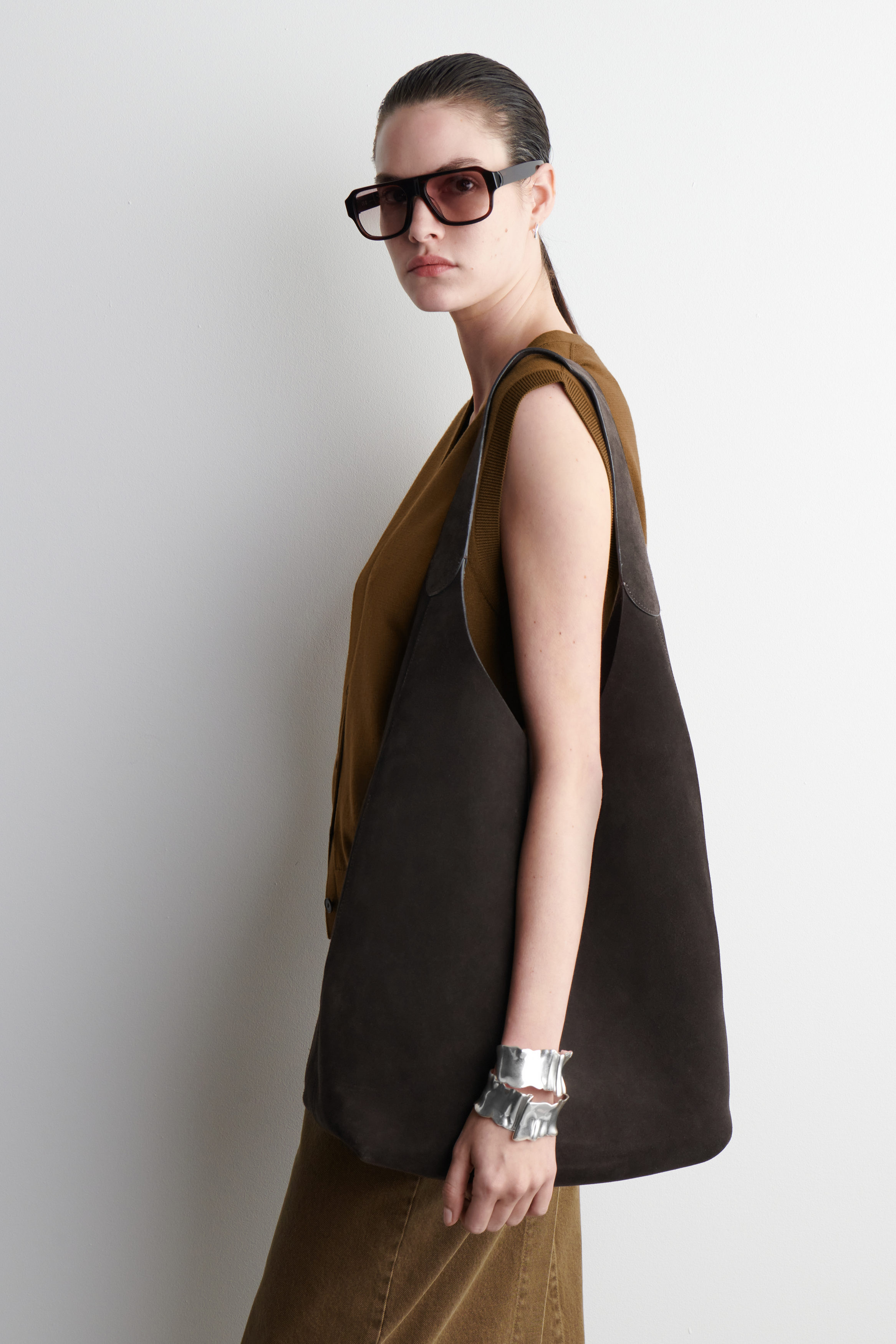 Serif Tote Bag - Suede