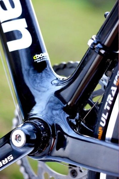 ightweight unidirectional carbon monocoque frame