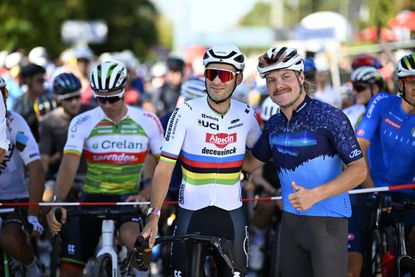 Valtteri Bottas poses with Gianni Vermeesch at the 2023 European Gravel Champs 