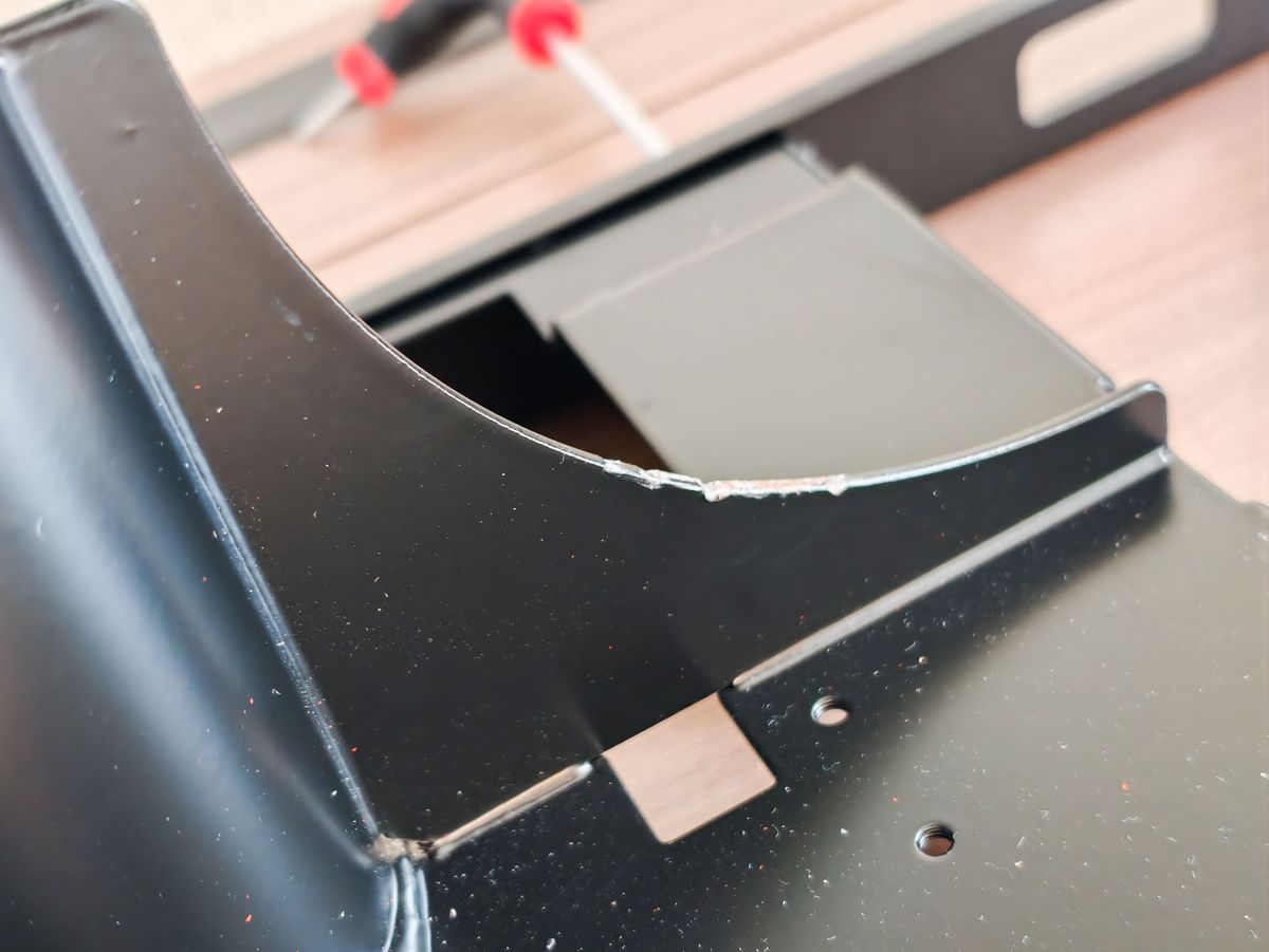 A scuffed bracket of the Arozzi Arena Nordico Electric Standing Desk