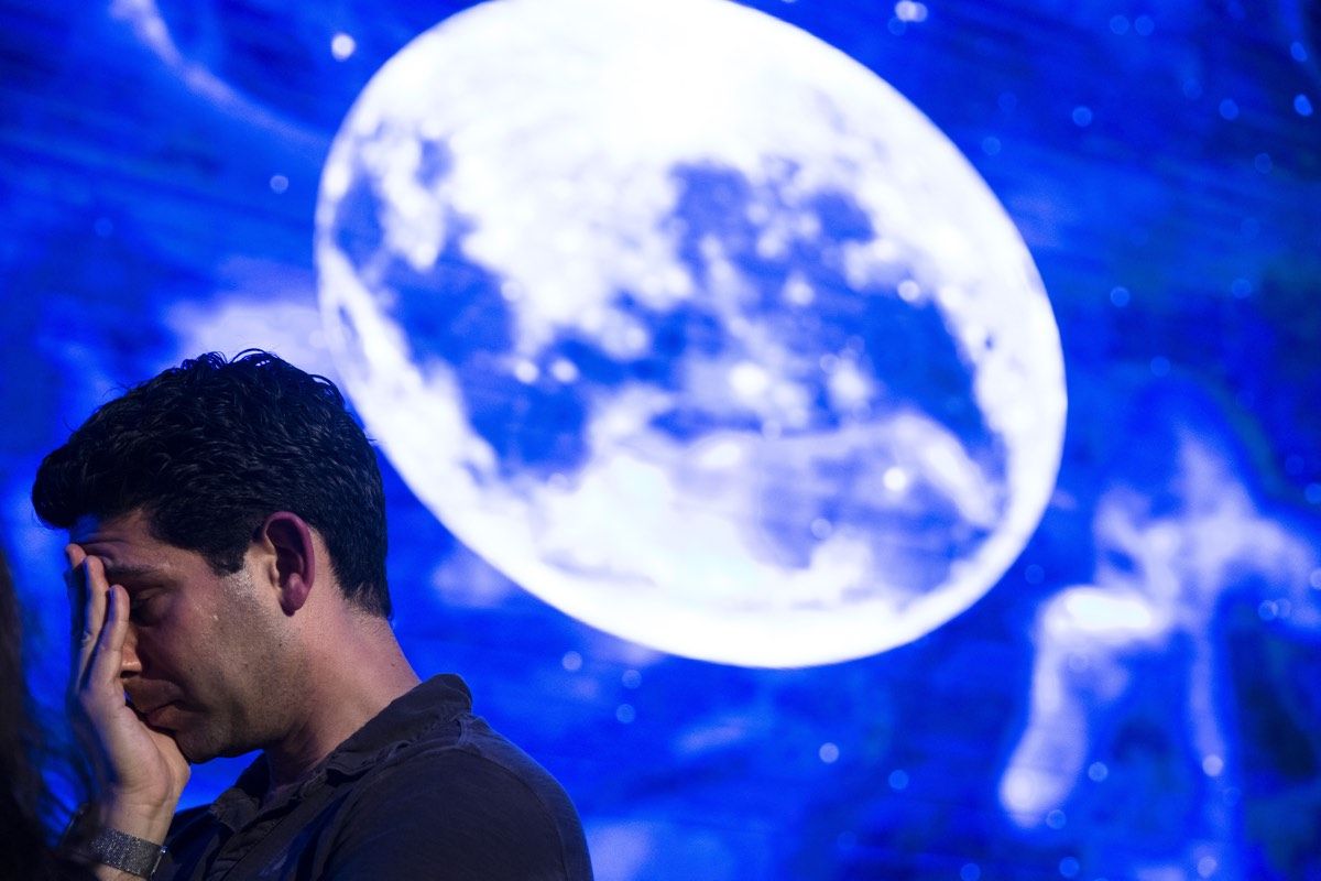 An Israeli man in Tel Aviv react after the Beresheet spacecraft fails to land on the moon on April 11, 2019.