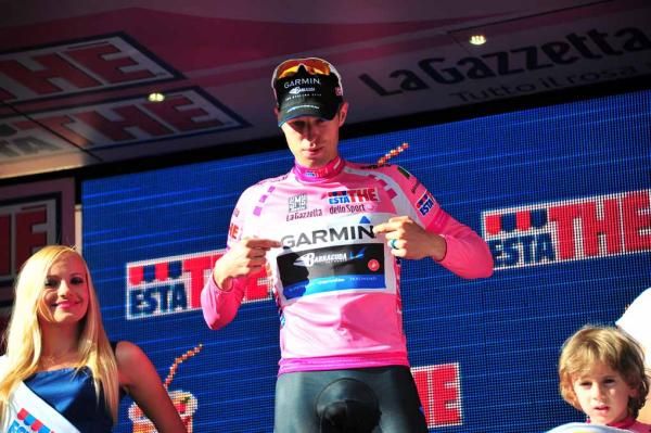 Ryder Hesjedal (Garmin-Barracuda) in the pink jersey.
