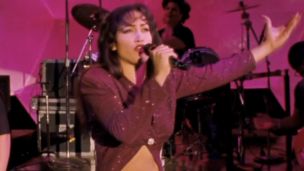 Selena singing Donna Summers at Astrodome.