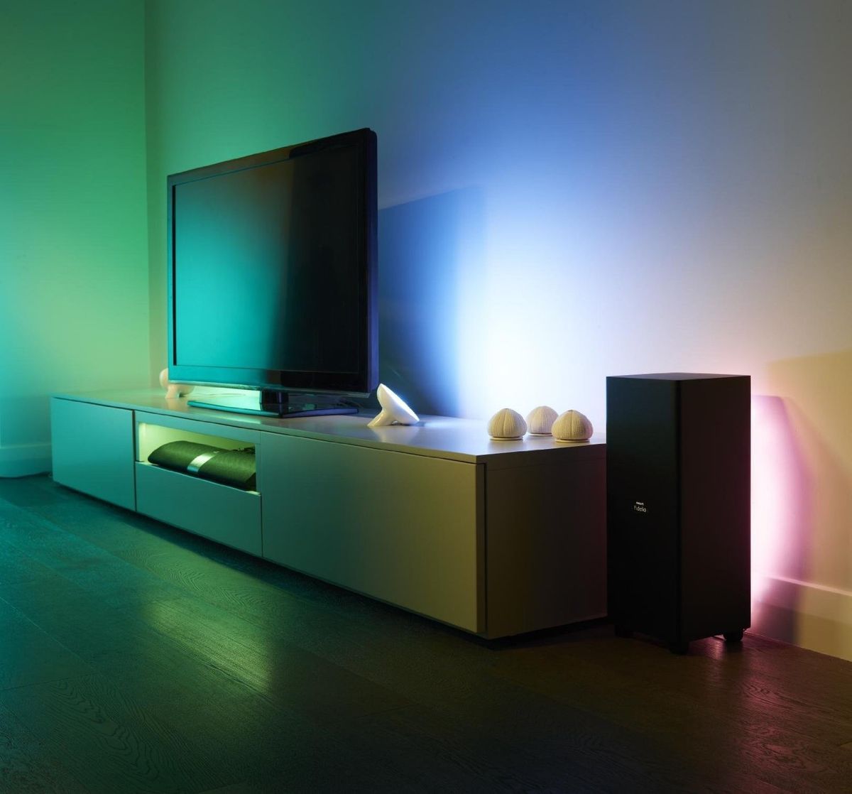 How to Create Custom Scenes for Philips Hue Smart Lights : HelloTech How