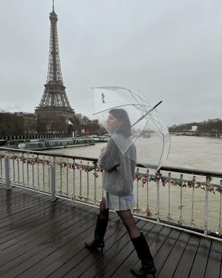 What to wear in October: @francescasaffari wears a knitted jumper with a pleated skirt and knee boots