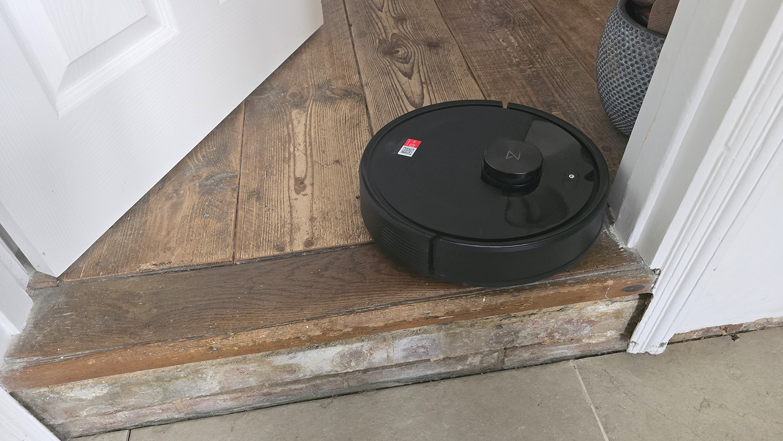 Roborock Q7 M5 at a raised ledge