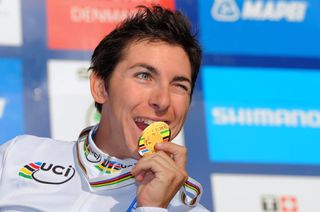 Giorgia Bronzini (Italy) wins 2011 UCI Road World Championship