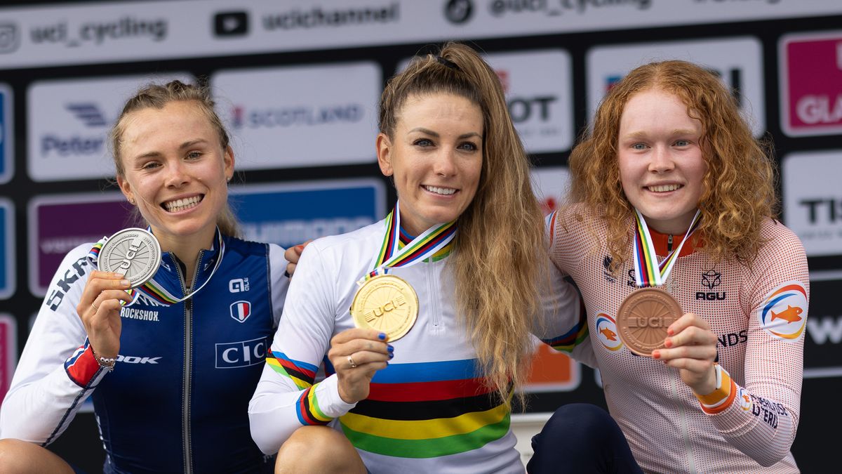 Pauline Ferrand-Prévot poses with her gold medal after the XCO World Championships in Scotland