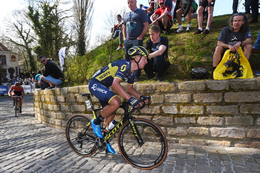 Alexander Edmondson (Orica-Scott) on the Muur