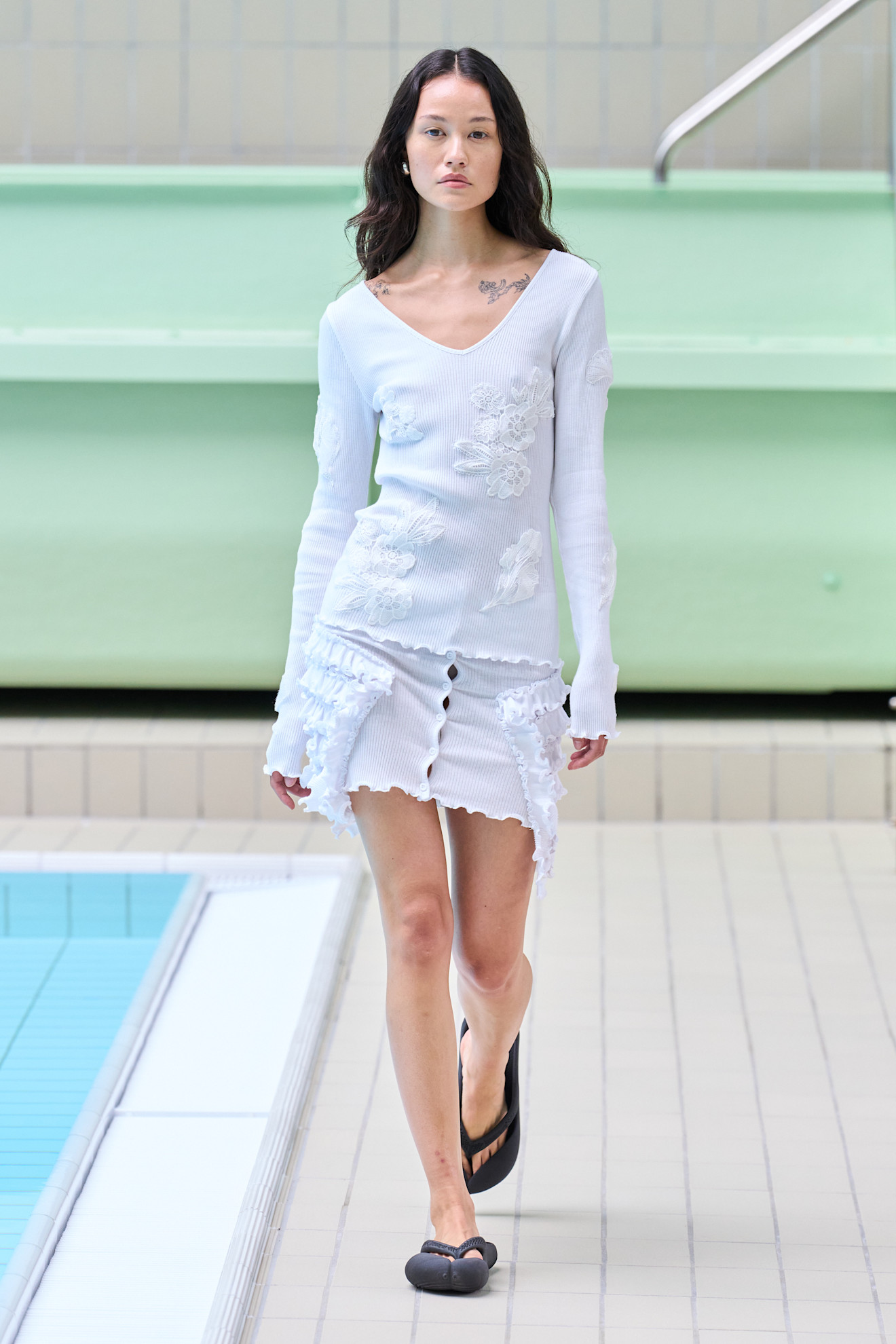 Model wears textured flowers on the spring and summer 2026 runway.