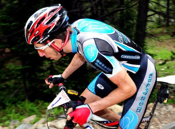 Jeremiah Bishop (MonaVie/Cannondale) chasing Stetina.