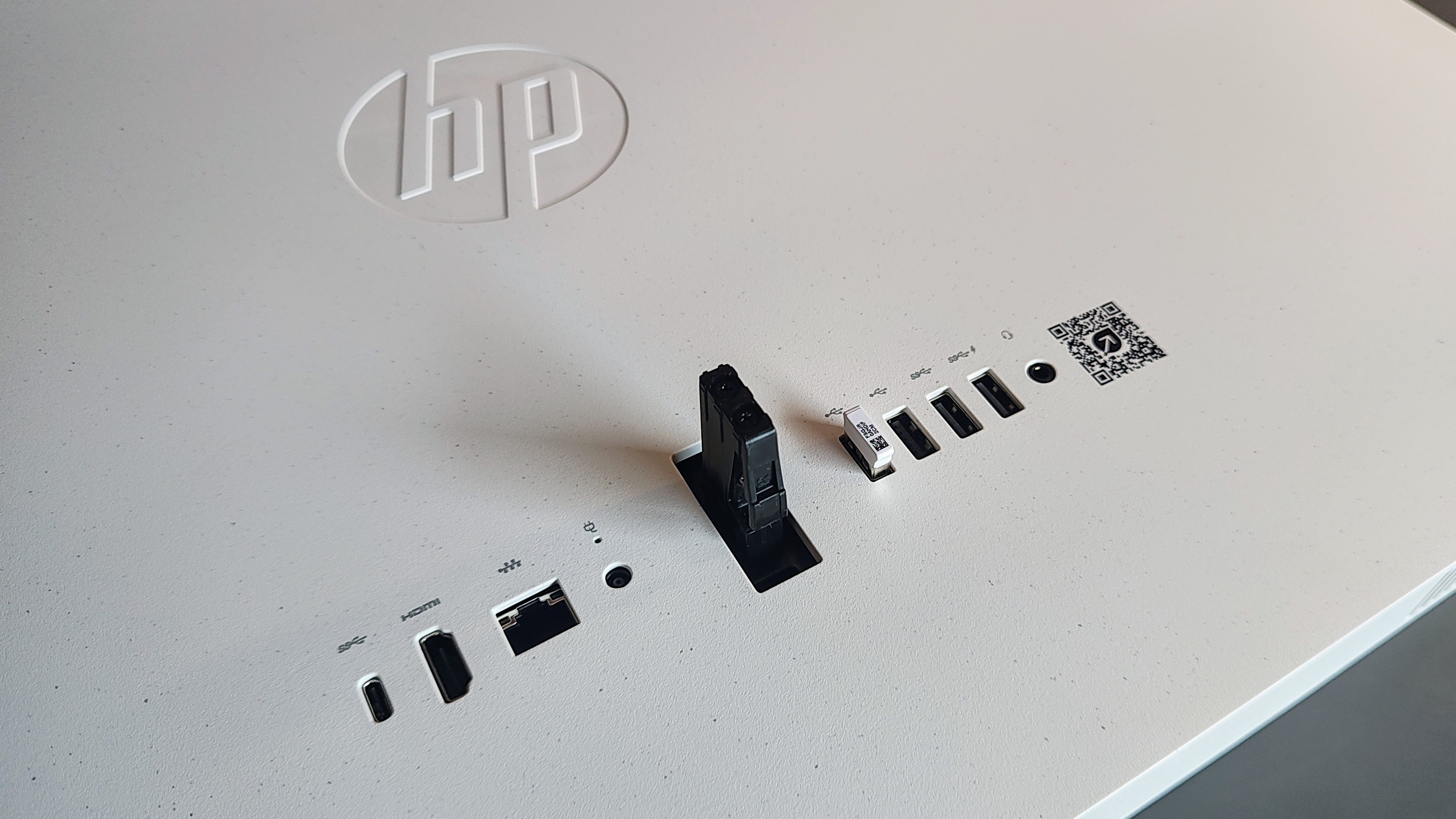 The HP All-in-one 27 on a desk