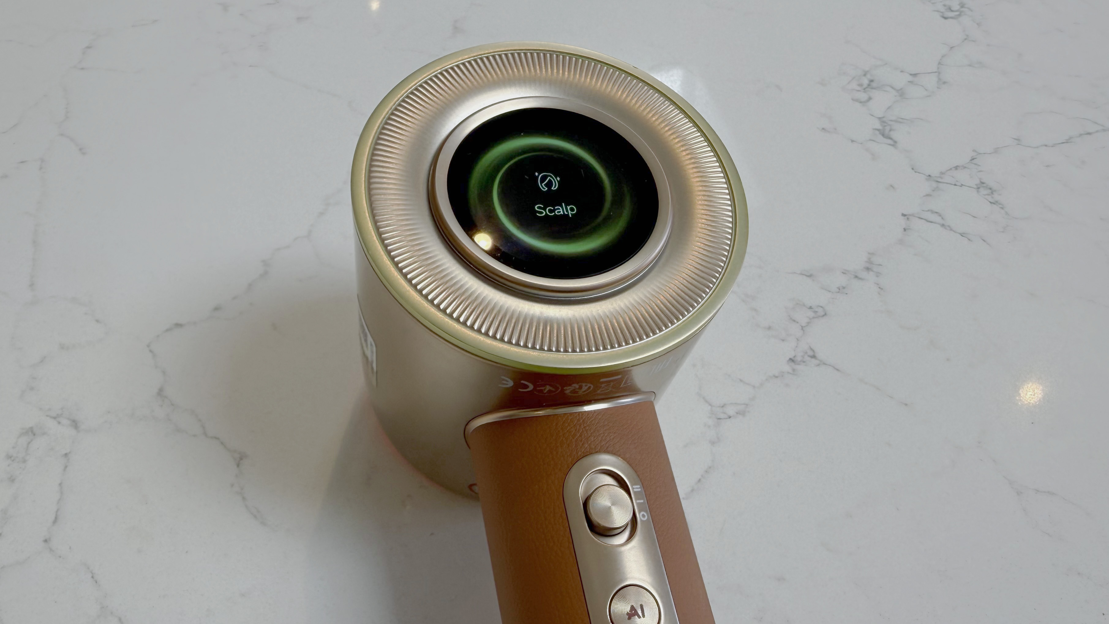 Top view of the Dreame Miracle Pro rear display showing Scalp mode