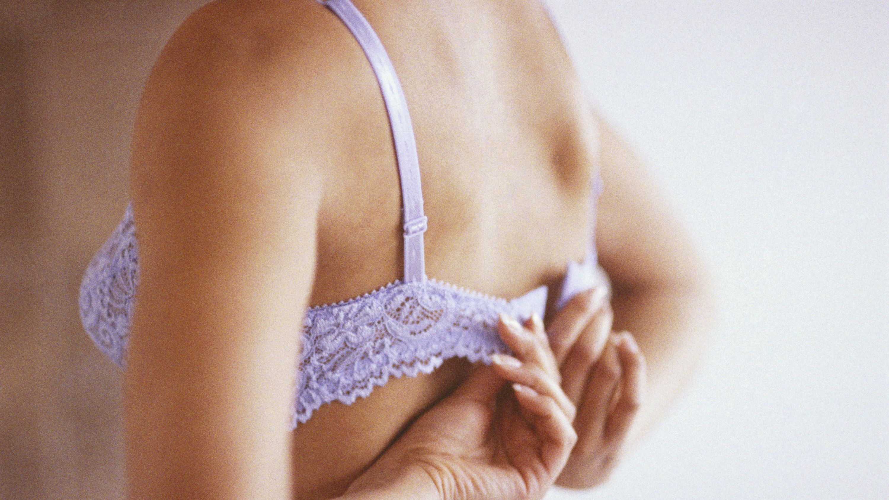 There is a right way to put on your bra