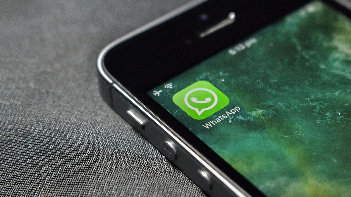 WhatsApp is testing an all-knowing AI chatbot that will live in your ...