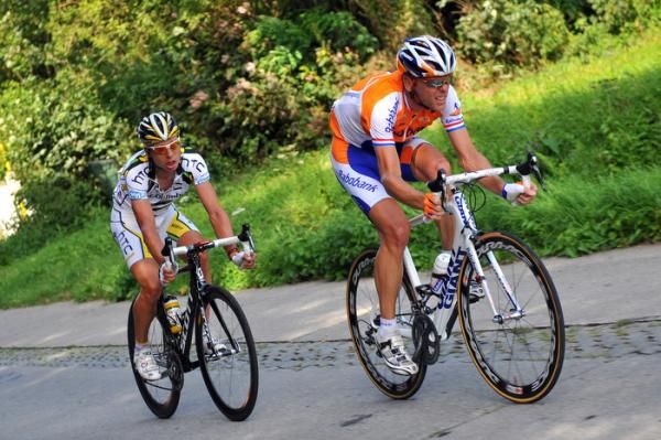 Koos Moerenhout (Rabobank) and Tony Martin (HTC - Columbia) make their move.