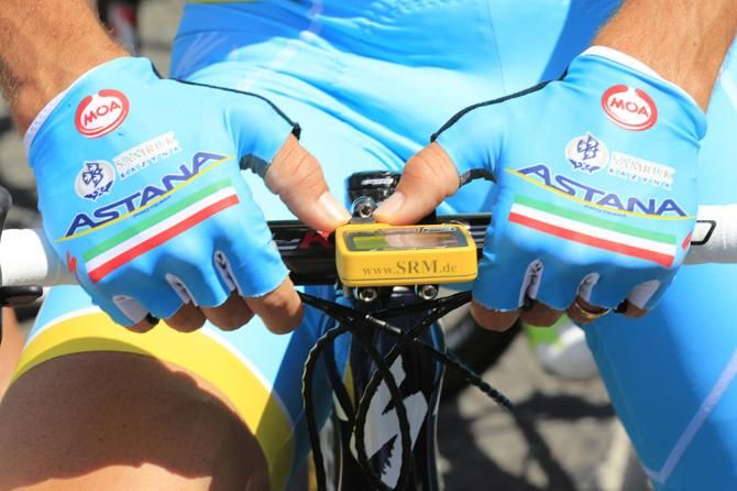 Vincenzo Nibali keeps his Italian tricolore with some maillot-jaune details