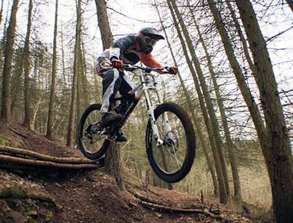 Rob Lewis (Southern Downhill Racing Team) doubles as rider and team manager.