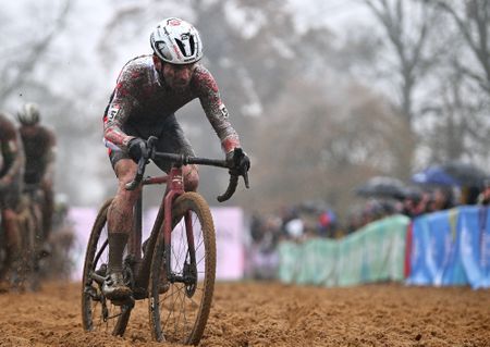 DUBLIN, IRELAND - NOVEMBER 26: Eli Iserbyt of Belgium and Team Pauwels Sauzen - Bingoal competes during the 2nd UCI Cyclo-cross World Cup Dublin 2023 - Men's Elite on November 26, 2023 in Dublin, Ireland. (Photo by Luc Claessen/Getty Images)