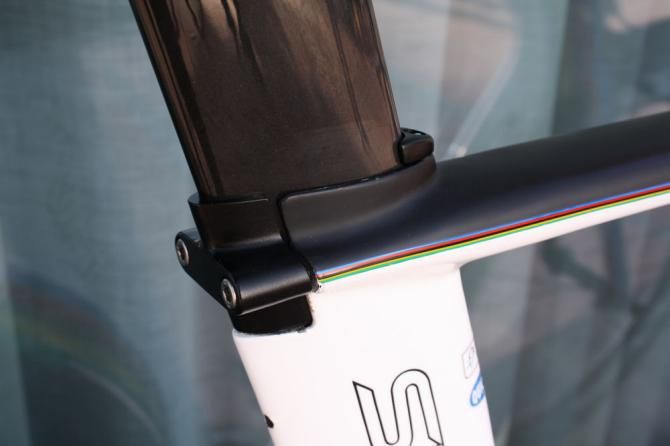Subtle seat clamping mechanism