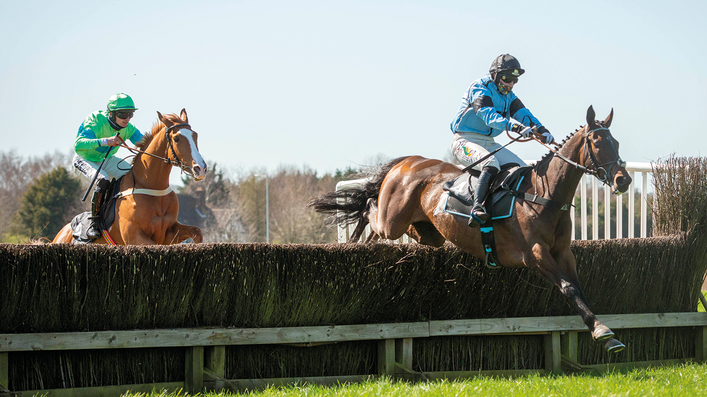 Tattersalls Cheltenham 4&amp;amp;5 year old Maiden - Time PLease and Gina andrews at front