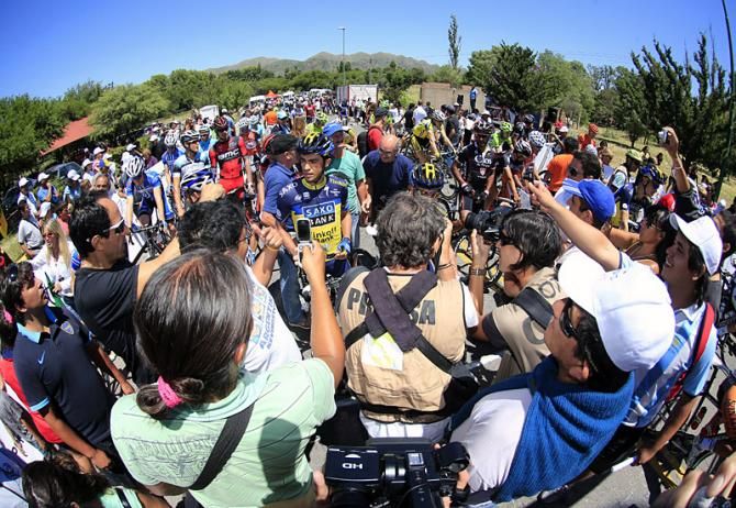 All eyes on Alberto Contador at the start of stage 5 in Juana Koslay.