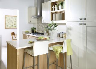 small breakfast bar potruding from kitchen worktop