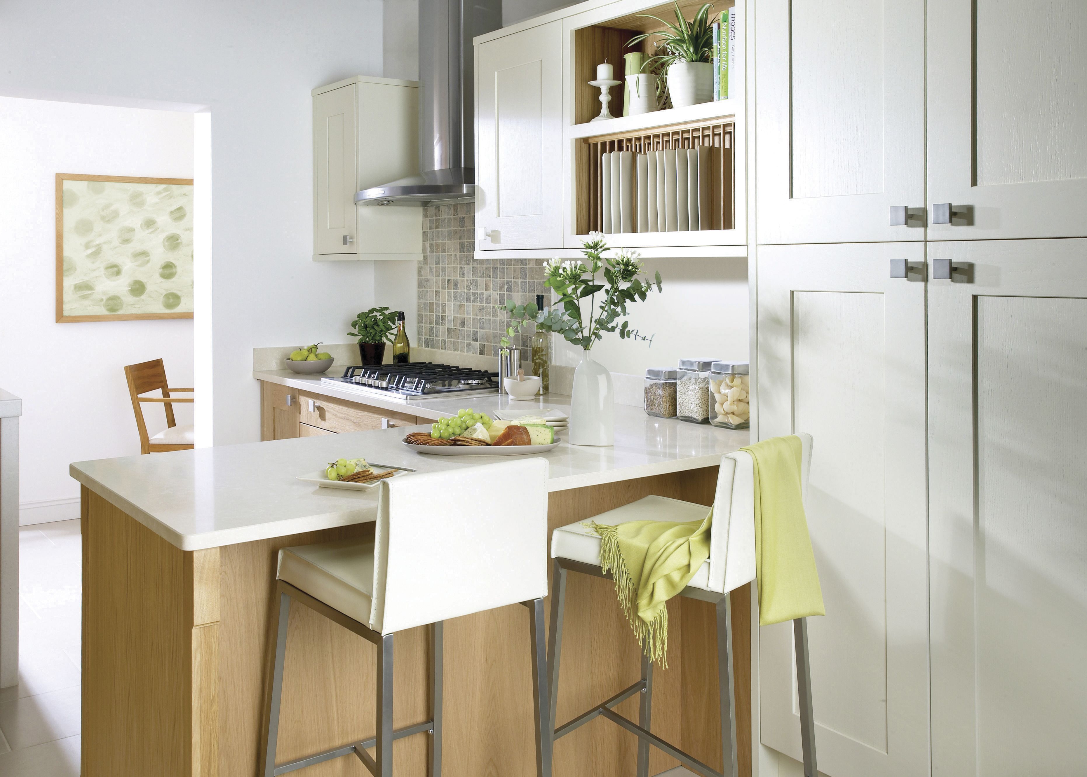 small breakfast bar potruding from kitchen worktop