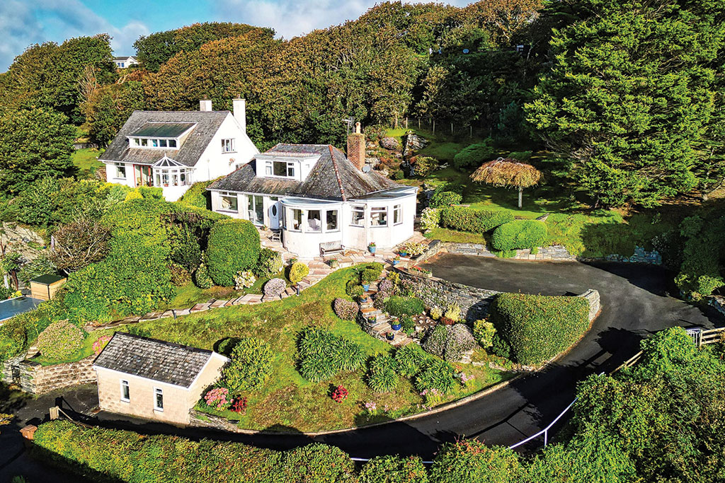 Property for sale with mountain view: Windy Ridge, Morfa Bychan, Borth-Y-Gest, Gwynedd