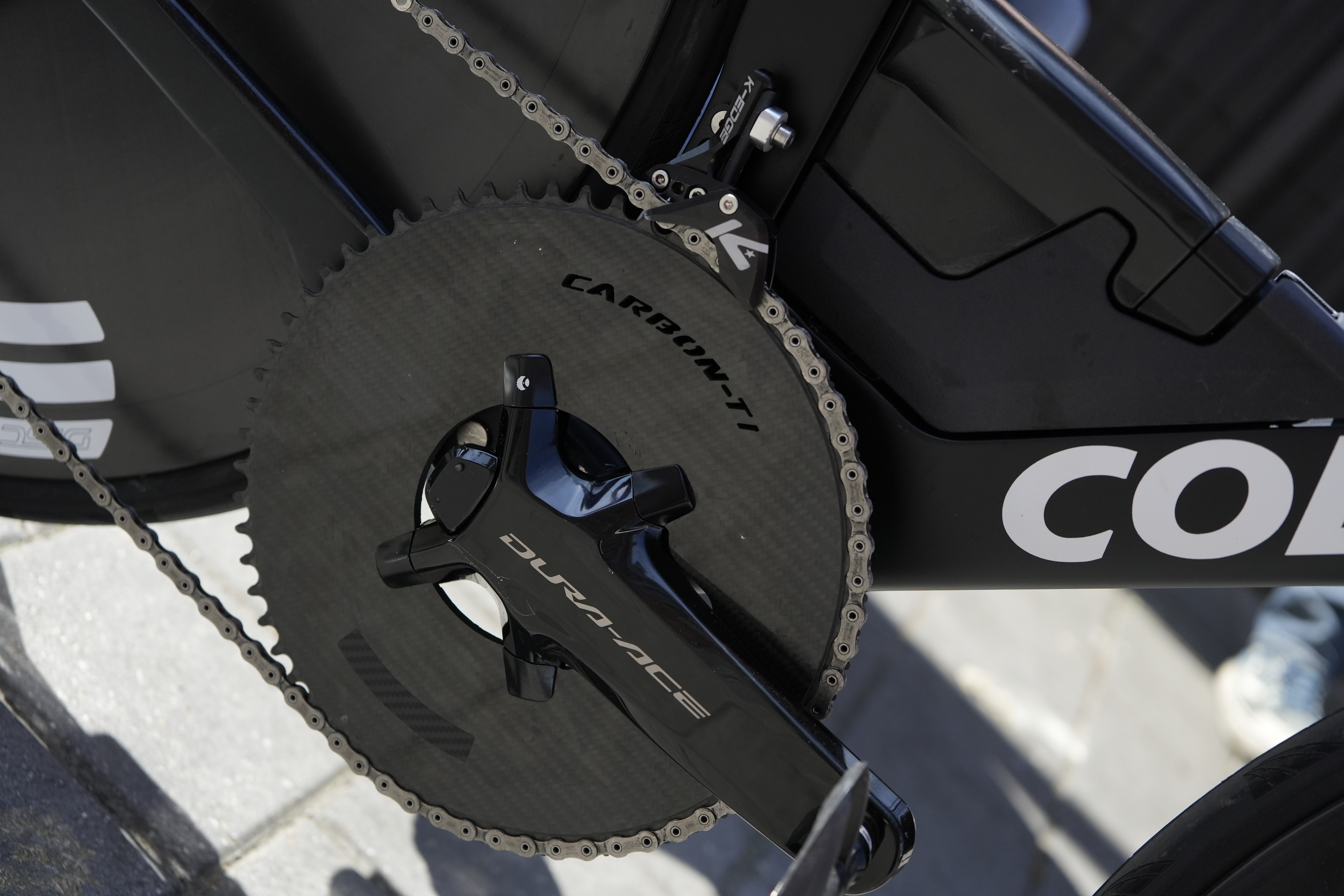 Colnago TT1 Carbon-ti Chainring Tadej Pogačar’s Colnago TT1 gives him a whopping 62 tooth 1x set up. K-Edge take care of chain retention.