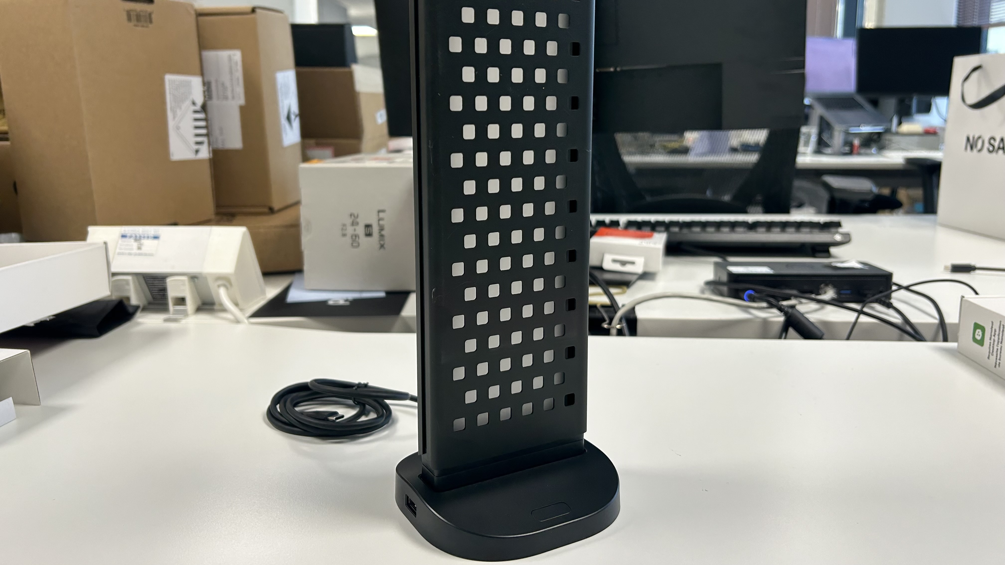 Nanoleaf Pegboard Desk Dock