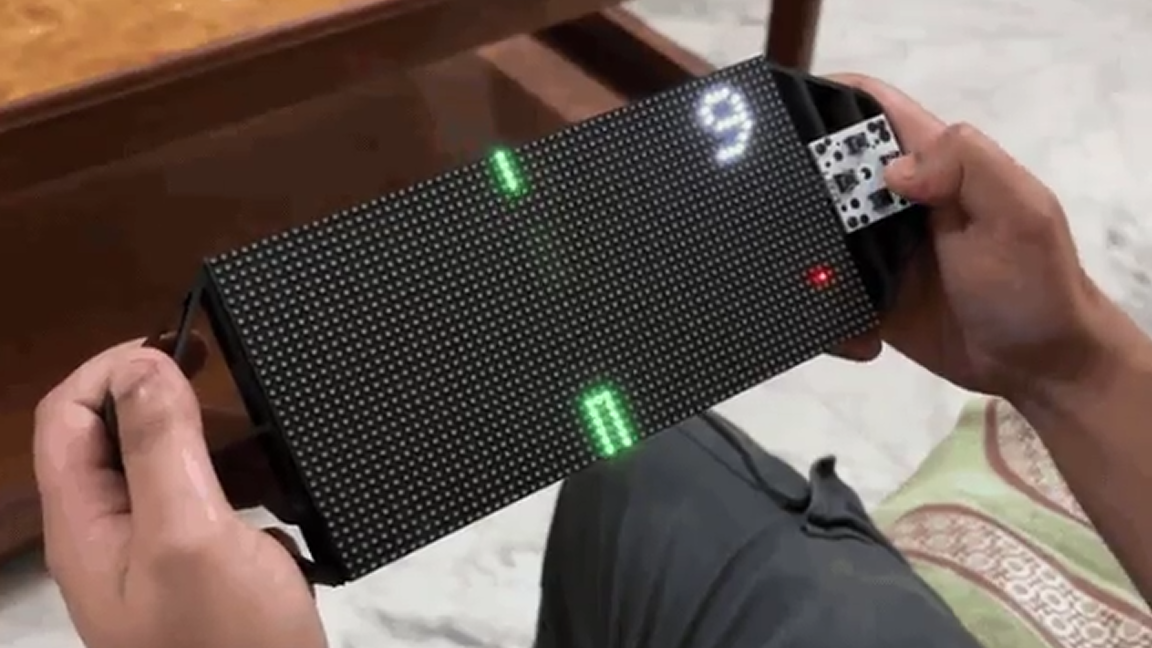 This Raspberry Pi Snake console totally bites — in a good way