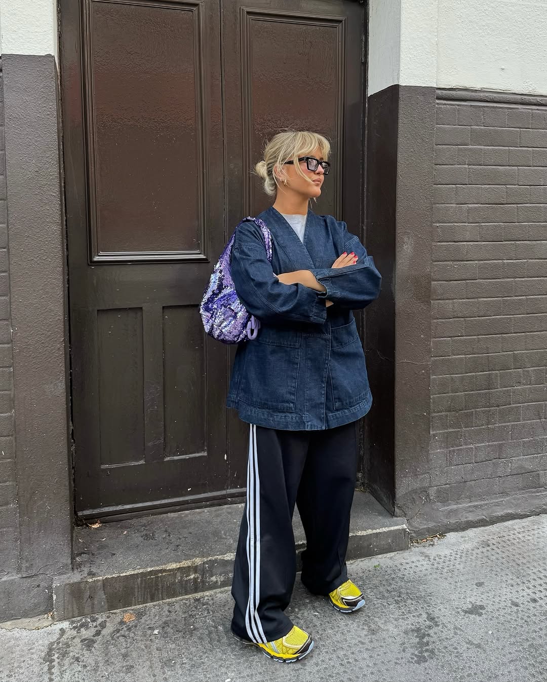 woman wearing winter sneaker outfit 2025