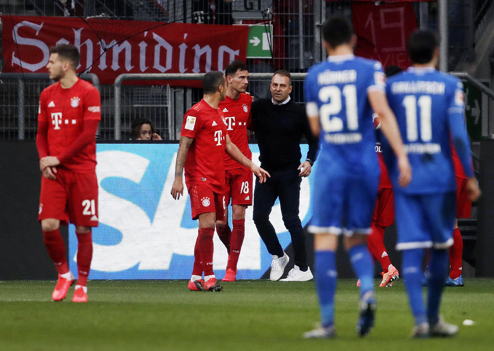 Bayern Beat Hoffenheim In Bizarre Circumstances After Banner Causes Delay Fourfourtwo