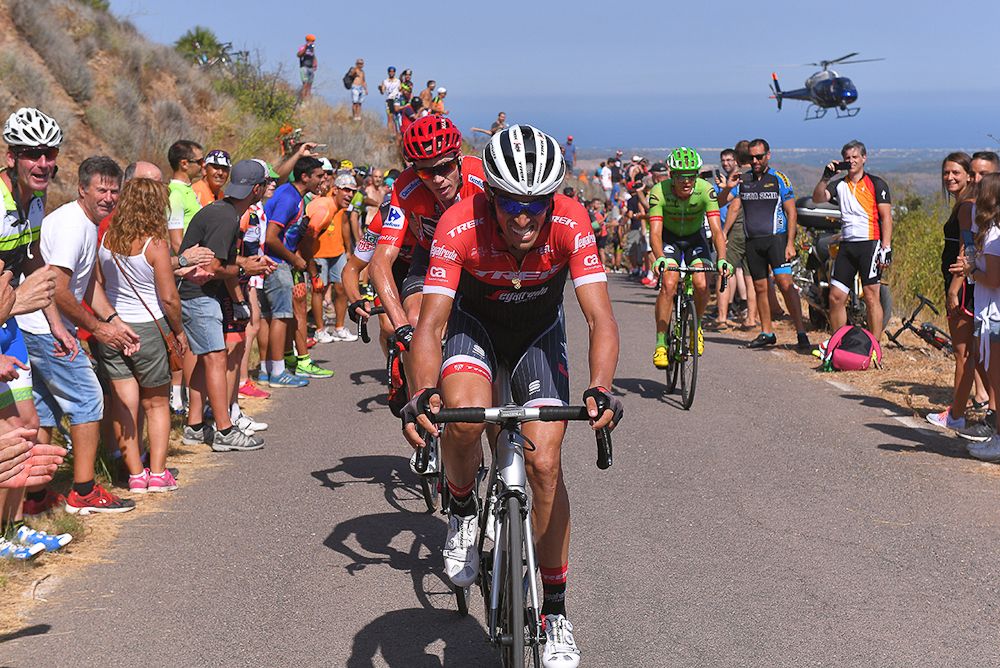 Alberto Contador pours on the power during stage 6 at the Vuelta