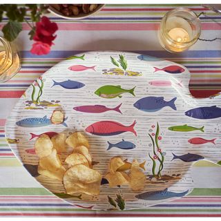 kitchen room with fish printed plate and chips